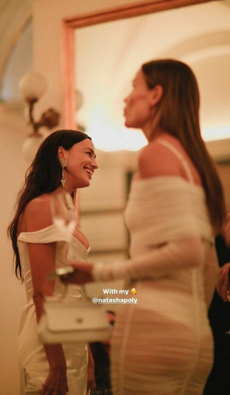 ブロンドオンリーファン ポルノグラフィック 画像