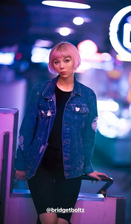 Bridget Boltz ポルノモデル 画像