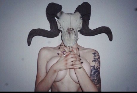 イタリア人熟女OnlyFans アート裸 写真