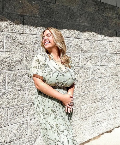 イタリア人熟女OnlyFans ヌード ギャラリー