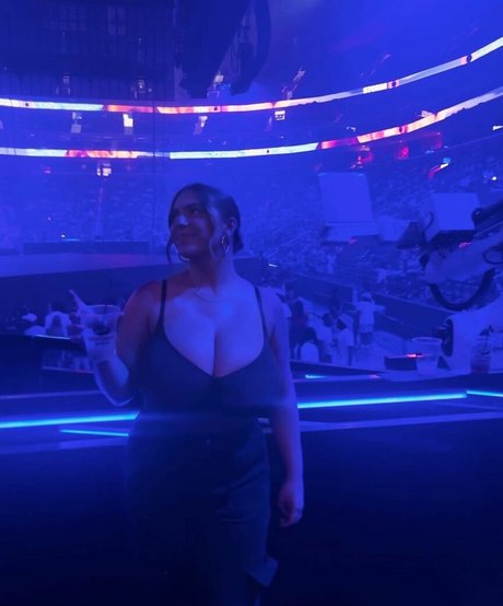 黒檀の小人OnlyFans エロチック 写真