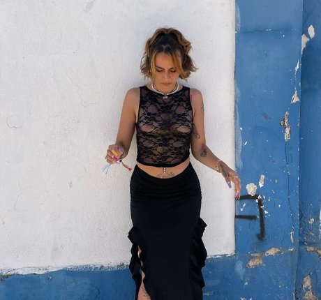 Wavyute 裸のモデル 画像