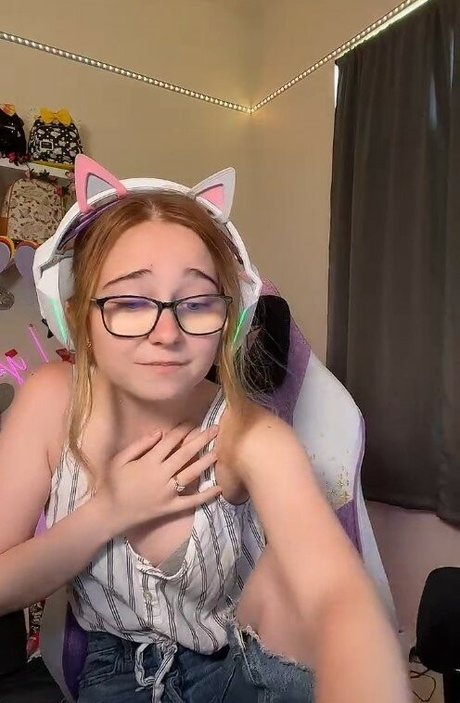 セクシーなブロンドのOnlyFans 無料セックス 画像