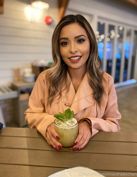 irisinthekitchen 裸モデル 写真