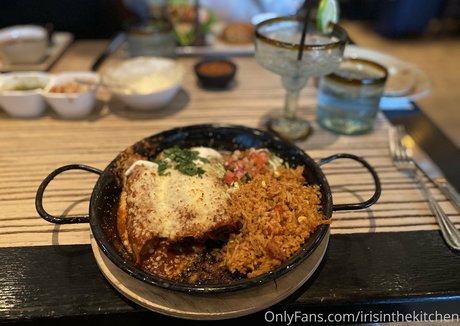 irisinthekitchen XXXモデル 写真