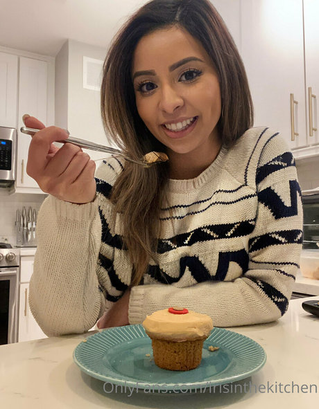 irisinthekitchen ホットなポルノスター 画像