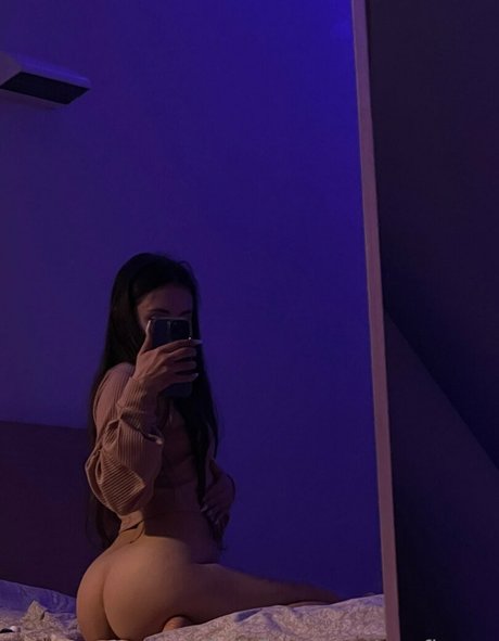 Apofigeaa 裸のポルノスター 写真