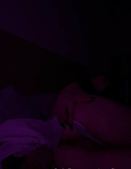 Apofigeaa ポルノスター 写真