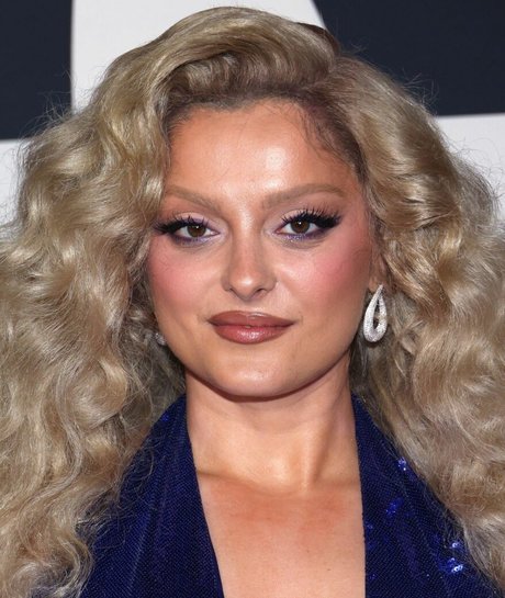 おばあちゃんの巨乳OnlyFans ホットセックス 画像