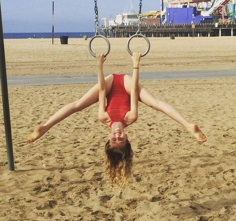 公共の場での猫のOnlyFans パーフェクト 画像