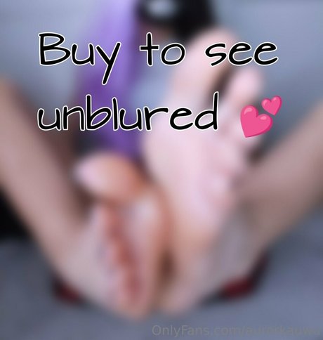 AurorkaUwU エロティックなスター 画像