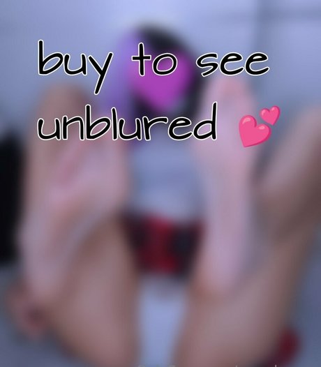 AurorkaUwU 裸のスター 写真