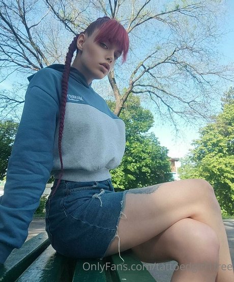 tattoedgirl1free 素敵なスター 写真