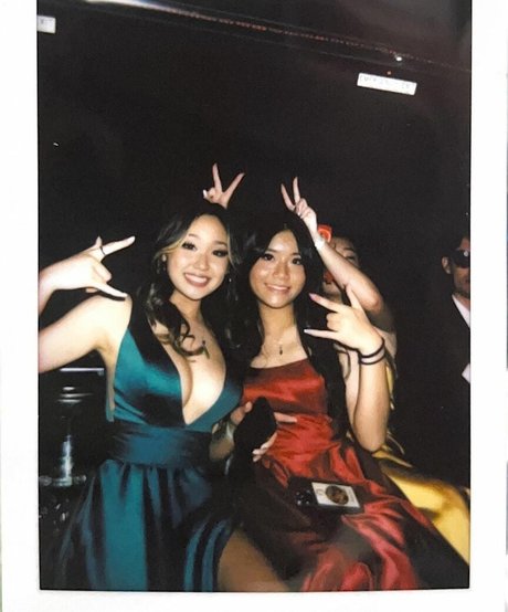 痩せた金髪の熟女OnlyFans ヌード 写真