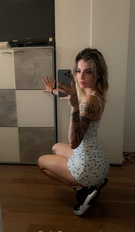 フラットオンリーファン ポルノグラフィック 写真