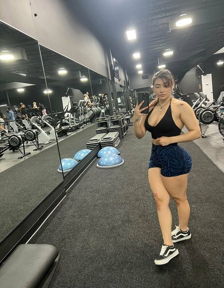 おばあちゃんの巨乳OnlyFans 素敵 写真