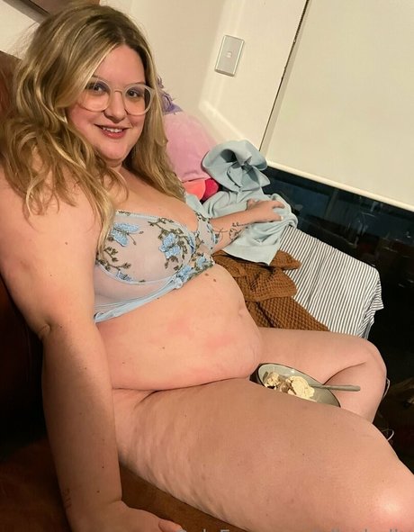 ellesbelly XXXモデル 画像