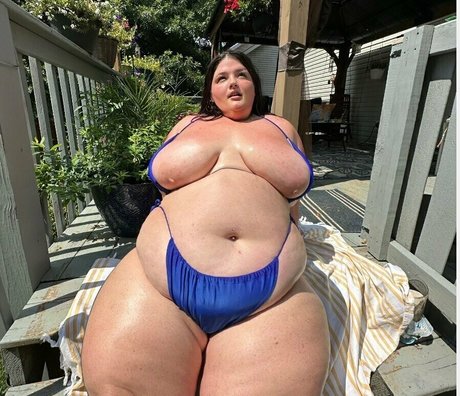 大きな黒いお尻のOnlyFans ヌード 画像