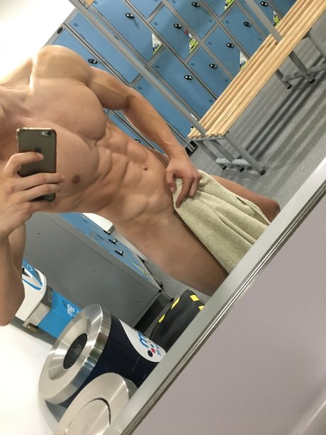 Muscle Tyler 無料のスター 写真