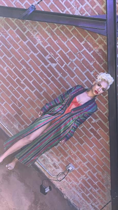 Mejgan Sediqzadah ヌードのポルノスター 写真