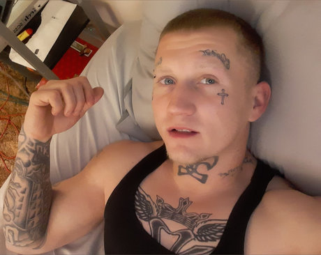 u46868517 ポルノスター 独占 写真