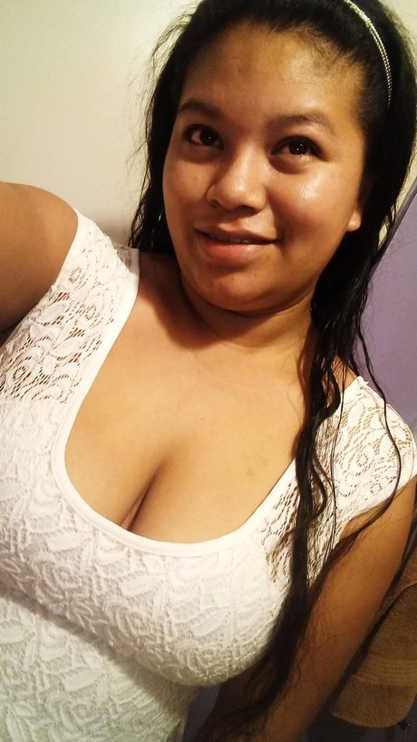 ニューハーフ 熟女 OnlyFans アートヌード 写真