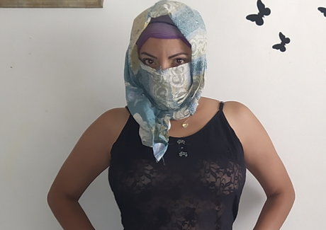 Real Naughty Muslim Wifey X トップモデル 写真