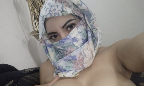 Real Naughty Muslim Wifey X ヌードのポルノスター 画像
