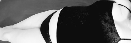 CurvyNB スター 裸 写真