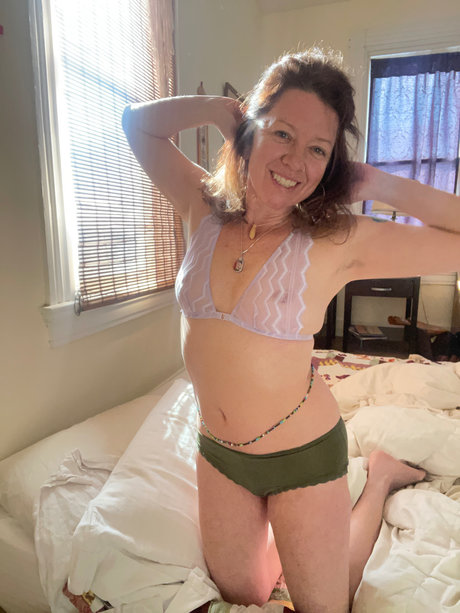 Naomi Blue 裸の女優 写真