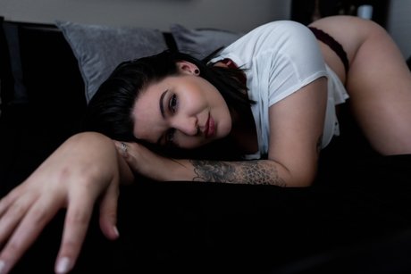 Delia モデル 写真