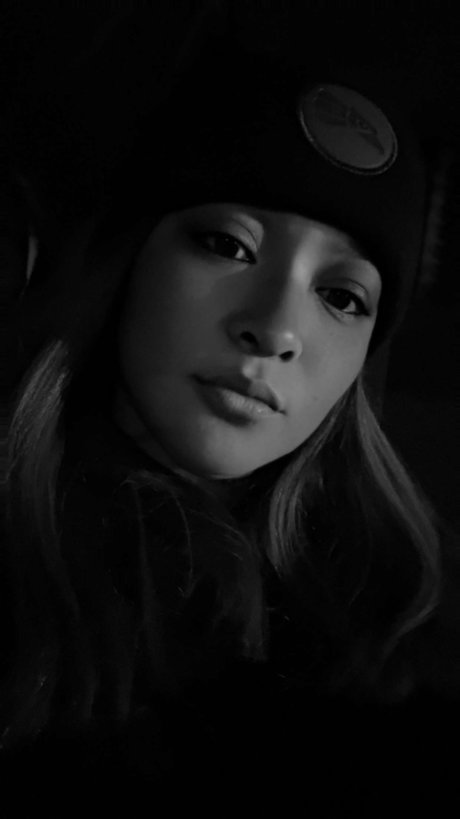 Adrienne_ ポルノモデル 写真