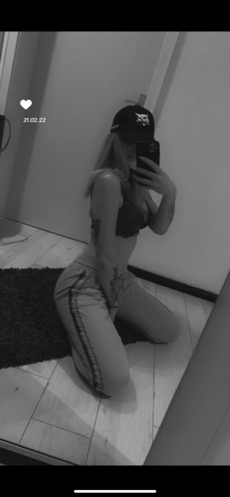 ゲイの若いOnlyFans ヌード ギャラリー