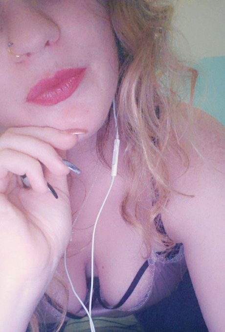 CurvyHottie ヌードのポルノスター 画像