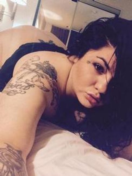 Nella coxs ポルノモデル 写真