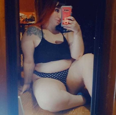 Caylee Cakez ヌードスター 写真