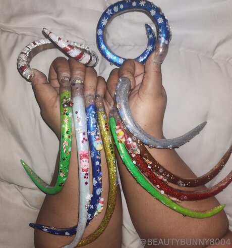 フィンドムオンリーファンズ ヌード 写真