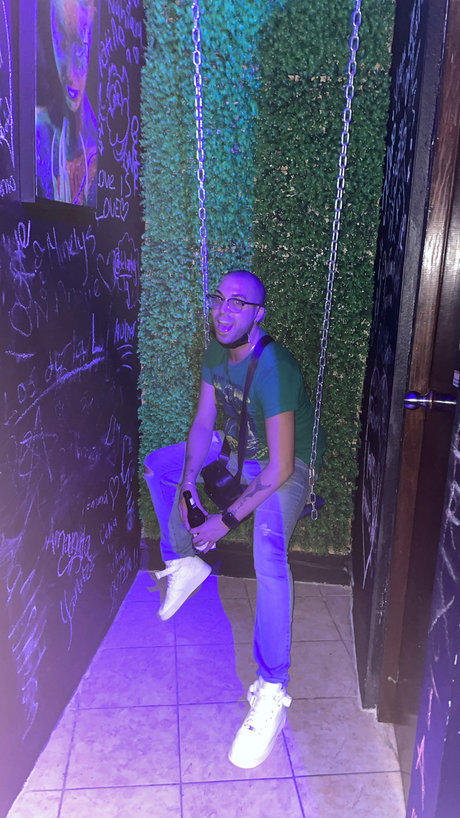 JNauj 美しいポルノスター 画像