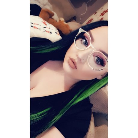 _Creamy pie lover_ 美しいモデル 画像