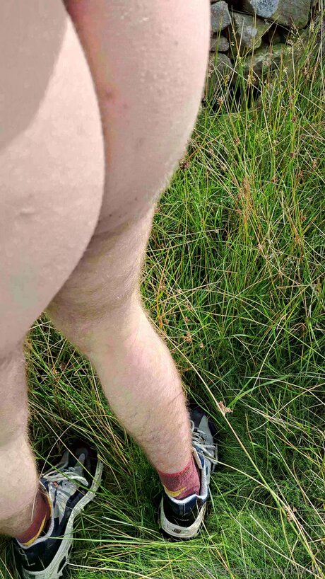 公共の場での猫のOnlyFans HD 画像