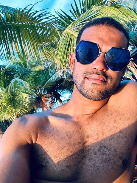 小柄なBBC OnlyFans ホット 画像