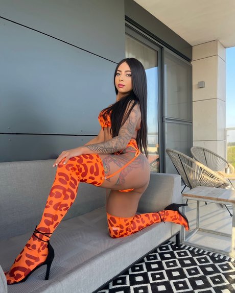 Nicolly lins ヌードモデル 写真