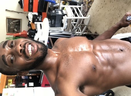 ブラック・ポーグ・オンリーファンズ 限定 写真