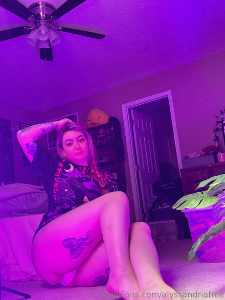 Alyssandria FREE ヌードモデル 写真