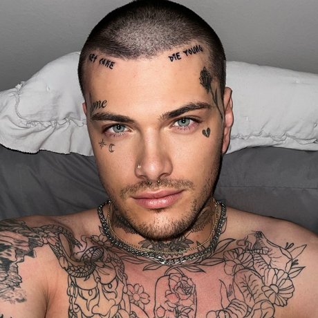 ボディビルダーカップルOnlyFans トップ 画像