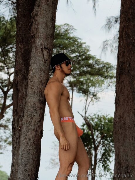 BANK 裸のモデル 写真