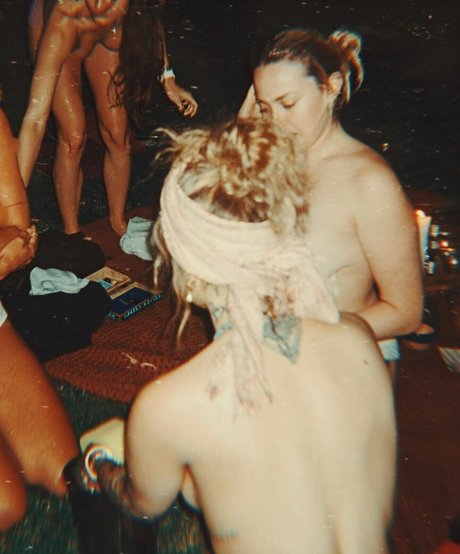 イギリス人熟女OnlyFans ホットxxx 写真