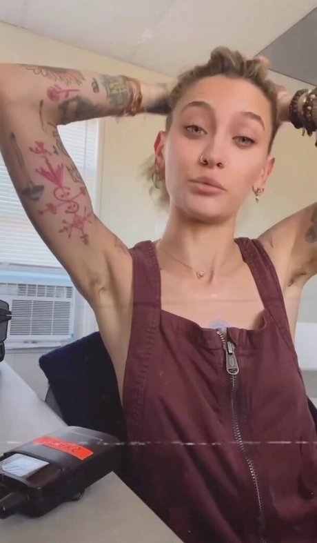 Paris Jackson ポルノモデル ギャラリー