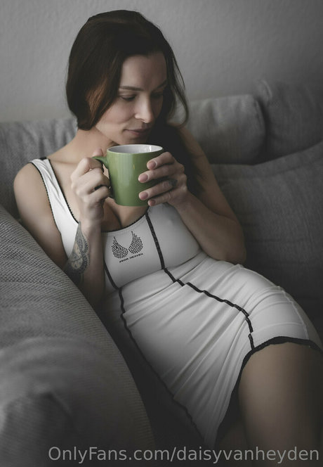 曲線美の裸OnlyFans アートポルノ 写真