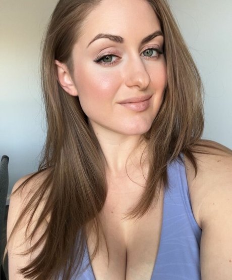 Layla Quinn かわいいモデル 写真